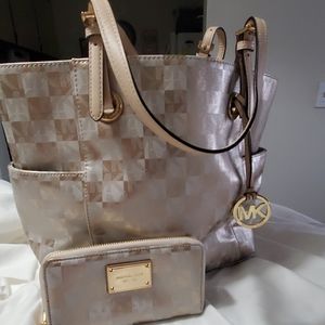 Michael Kors tite and matching wallet